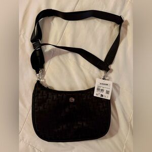 Lululemon city esentials small shoulder bag